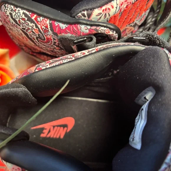 Nike Women’s Sneakers - Picture 13 of 14